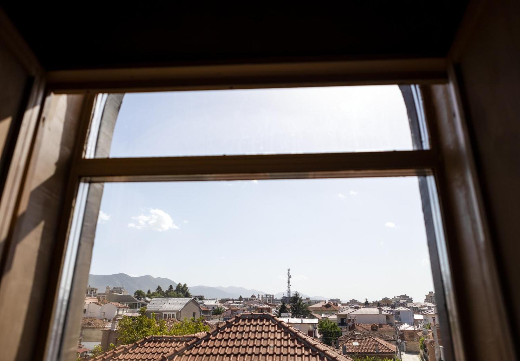 Life Gallery & Hotel