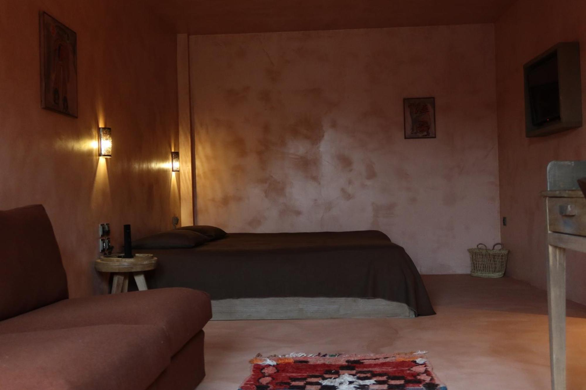 Life Gallery & Hotel